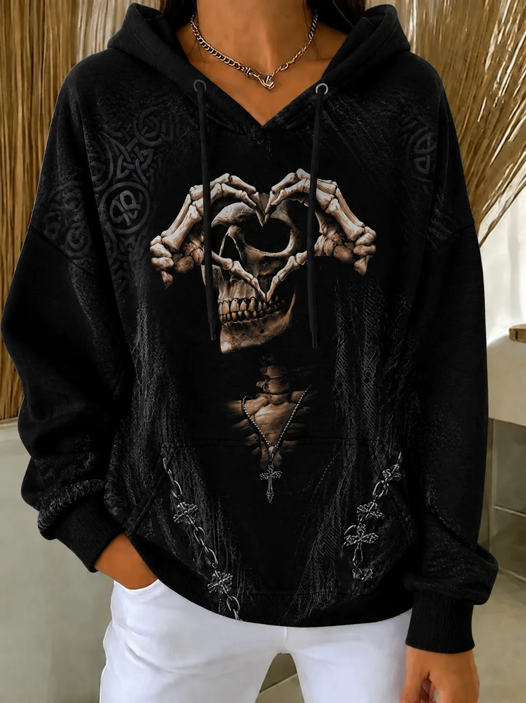 Women's - Heart-shaped spiky print sweatshirt